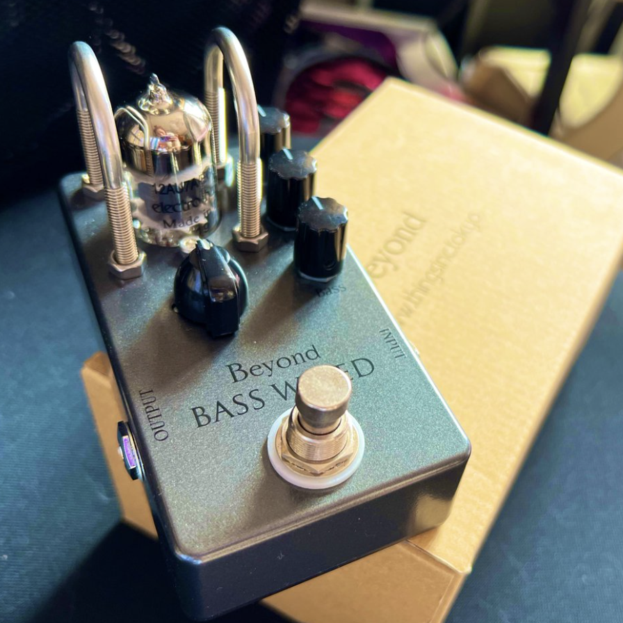 beyond bass wired S2 寝ころぶ ベースエフェクター